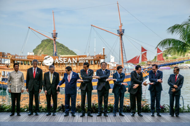 President Ferdinand Marcos Jr. and Vietnamese Prime Minister Pham Minh Chinh agree to boost the strategic partnership between Manila and Hanoi