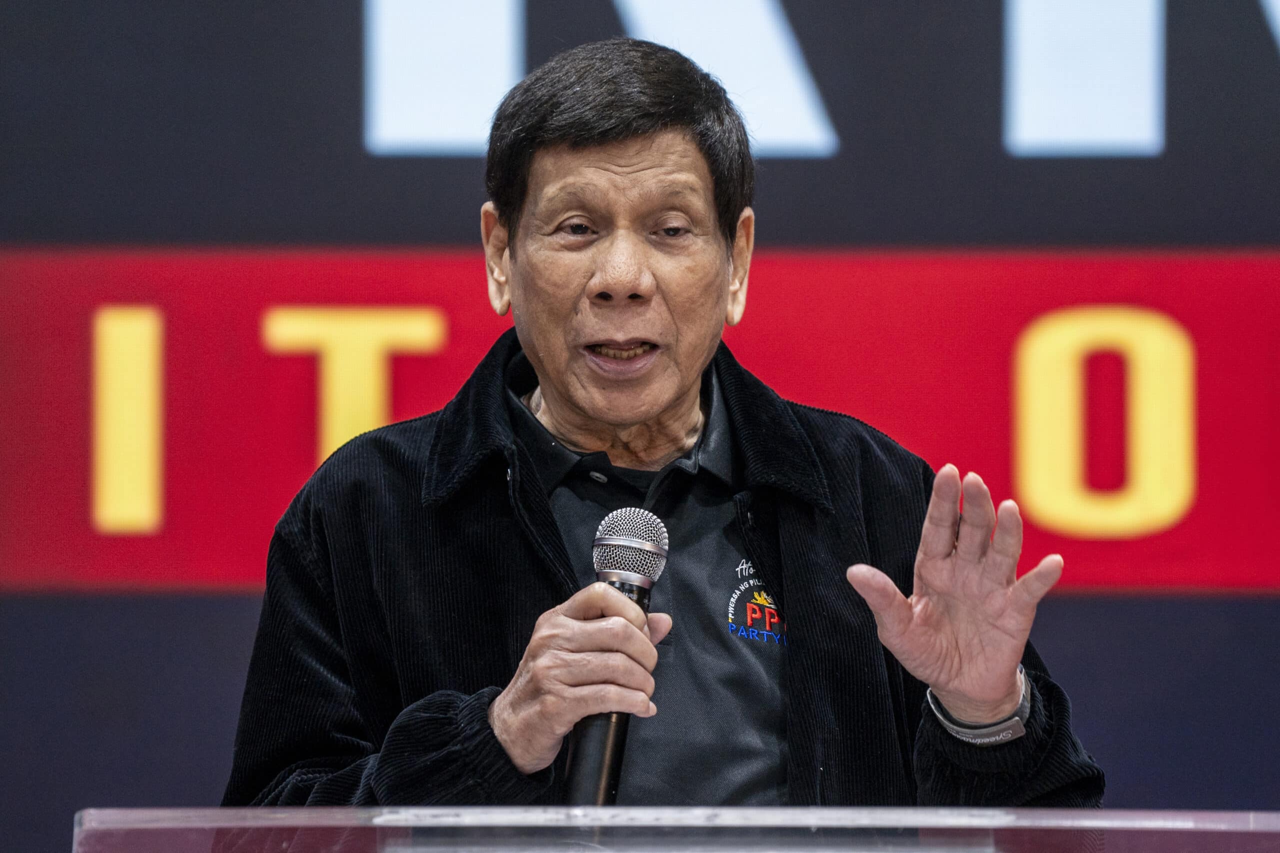 Rodrigo Duterte aboard The Hague’s plane, to leave PH