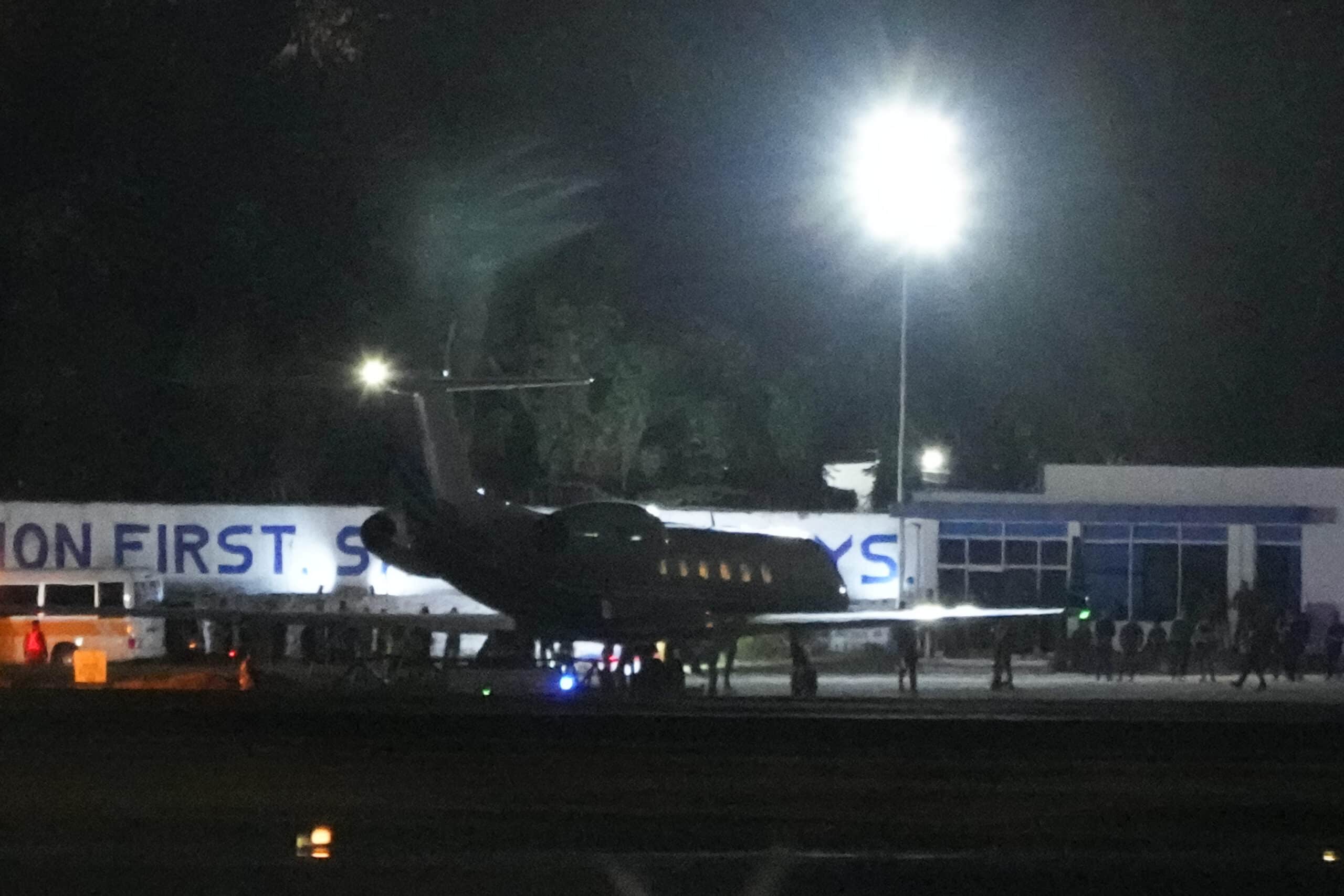 Plane carrying ex-President Rodrigo Duterte en route to The Hague
